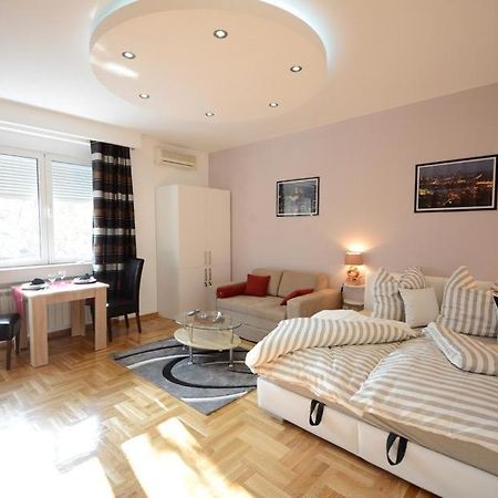 Politika Apartman Belgrád Kültér fotó